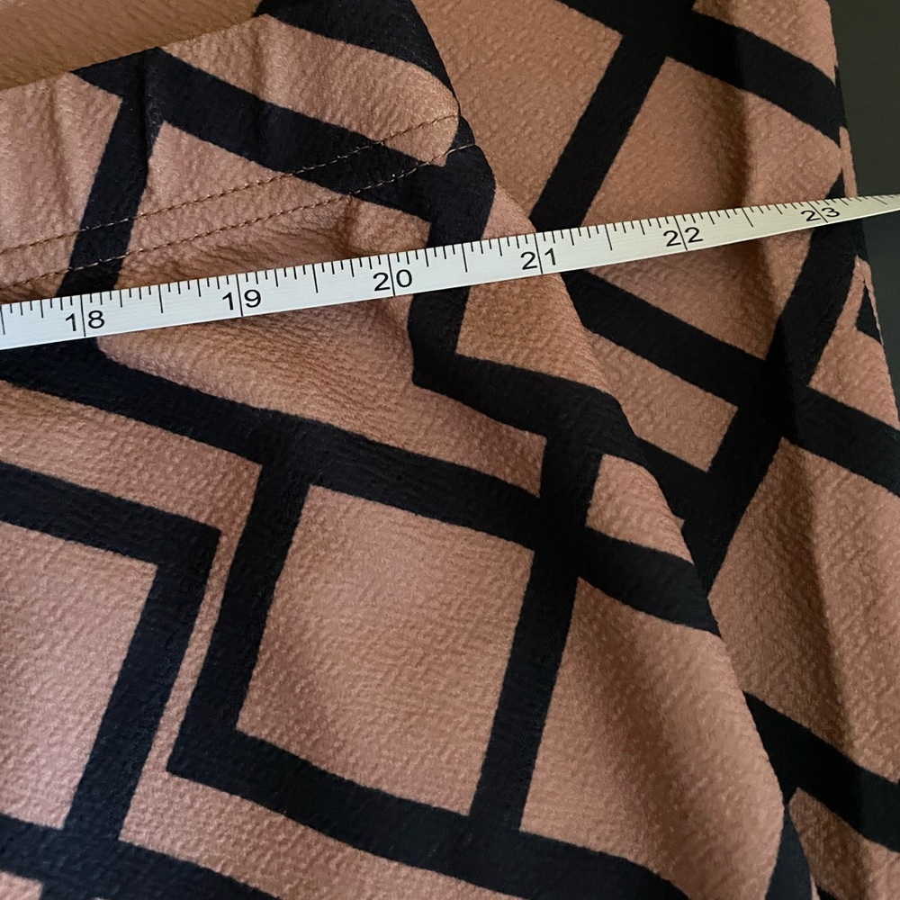 Boutique Women’s Size 4X (20) Geometric Print Skirt - Picture 11 of 13